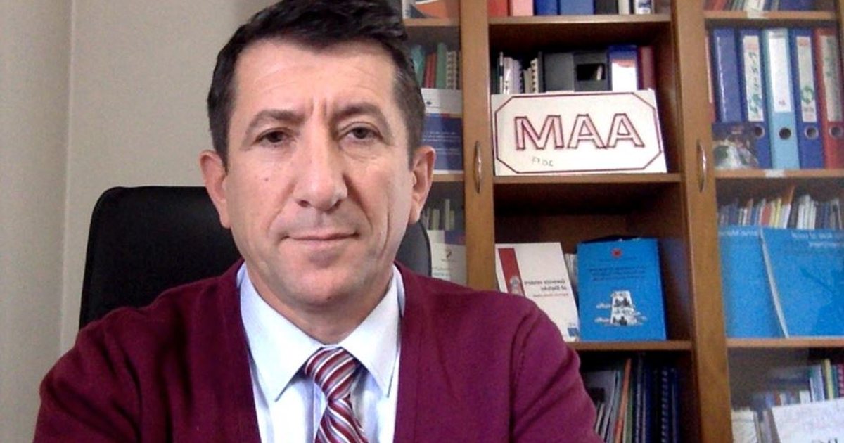 Running word-and-paragraph analysis on the Albanian draft file to count words and paragraphs before crafting the title.

Si zgjedhjet e përditshme të vogla rishkruan rrugën e jetës time