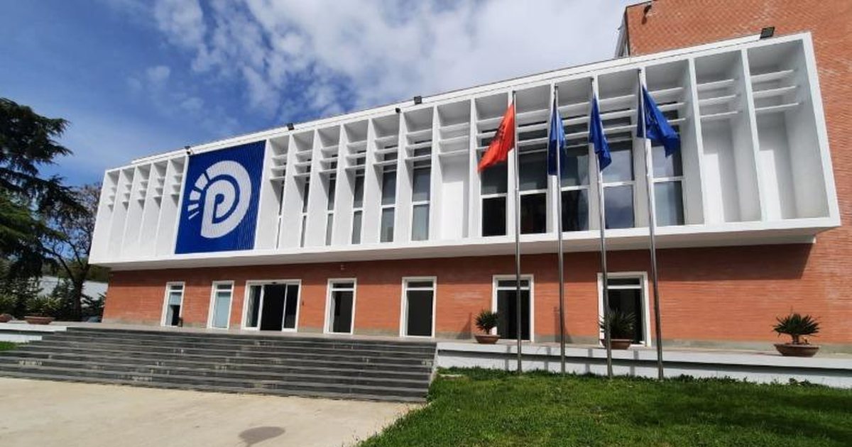 Reading the article file to extract context for a curiosity-driven, non-misleading clickbait title (best next step to ensure relevance). Running a file view.

The Quiet Neighborhood Moment That Made Me Rethink Everything