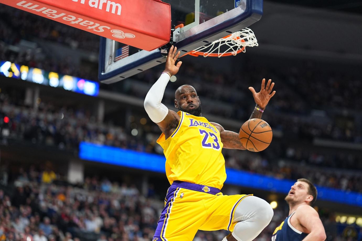 Si tronditi LeBron natën e fundit? Rekordi që ndezi debat