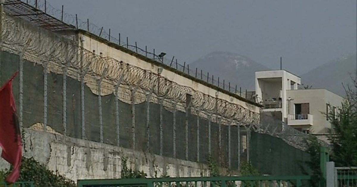 Sulm në burg: Pse dy të ndaluar shkaktuan trazira brenda?