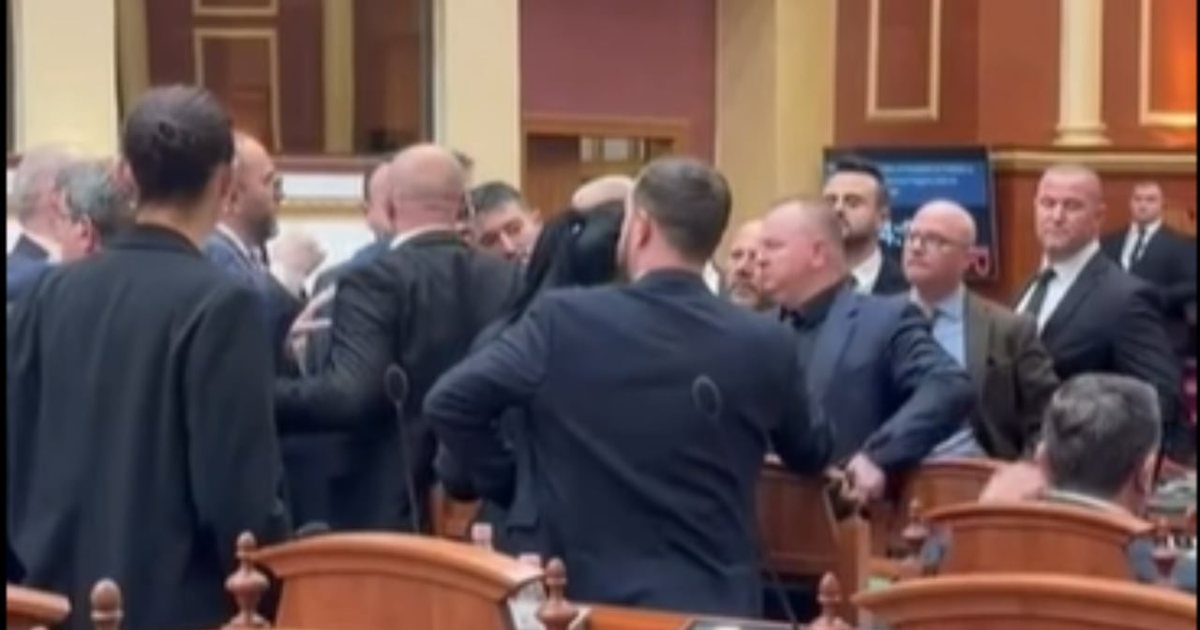 Një shishe në Kuvend: Çfarë ndodhi realisht mes Nokës e Ballës?