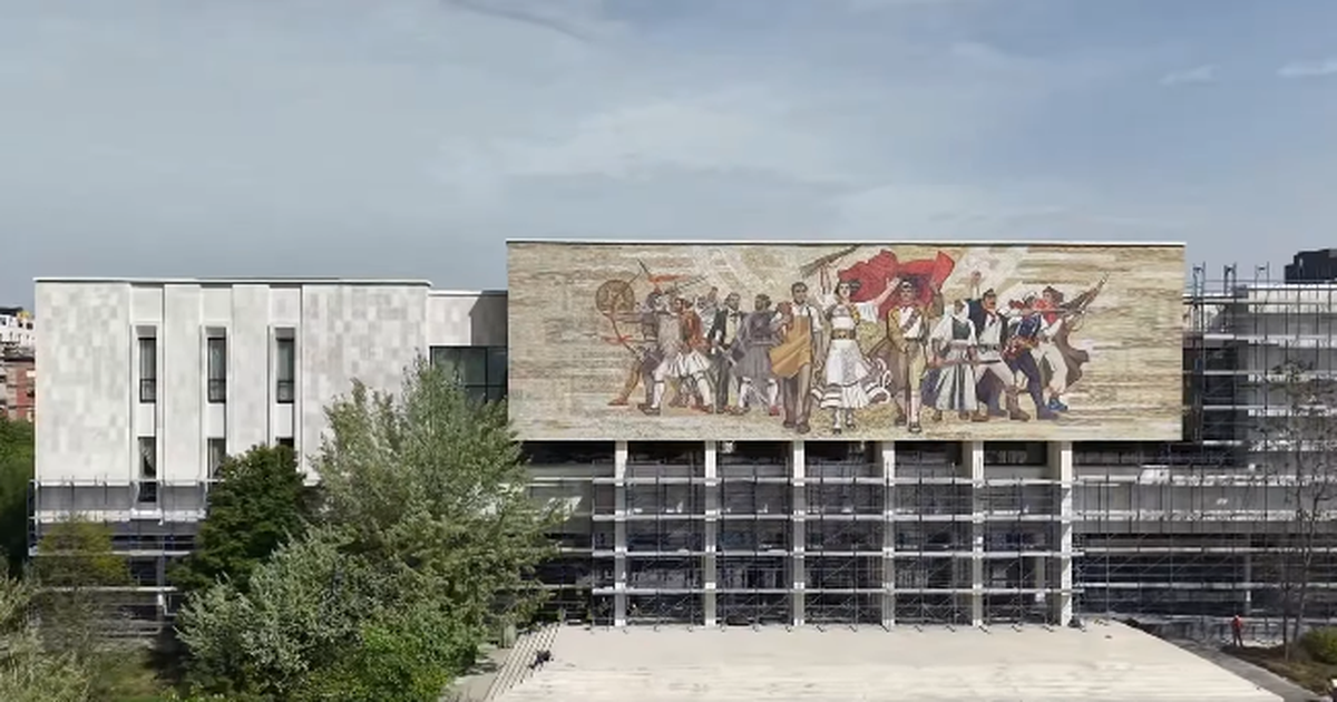 Fasada e muzeut në Tiranë ndryshon gjithçka — shikoni pse