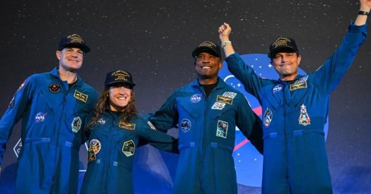 Si ndryshuan katër njerëzit pas udhëtimit rreth Hënës

Burimi ka 163 fjalë.