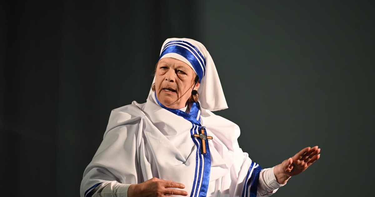 Çfarë surprizoi publikun në monodramën e Nënë Terezës në Pogradec?